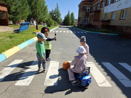 НЕ ИГРАЙ ВОЗЛЕ ДОРОГИ НЕ ИГРАЙ ВОЗЛЕ ДОРОГИ.